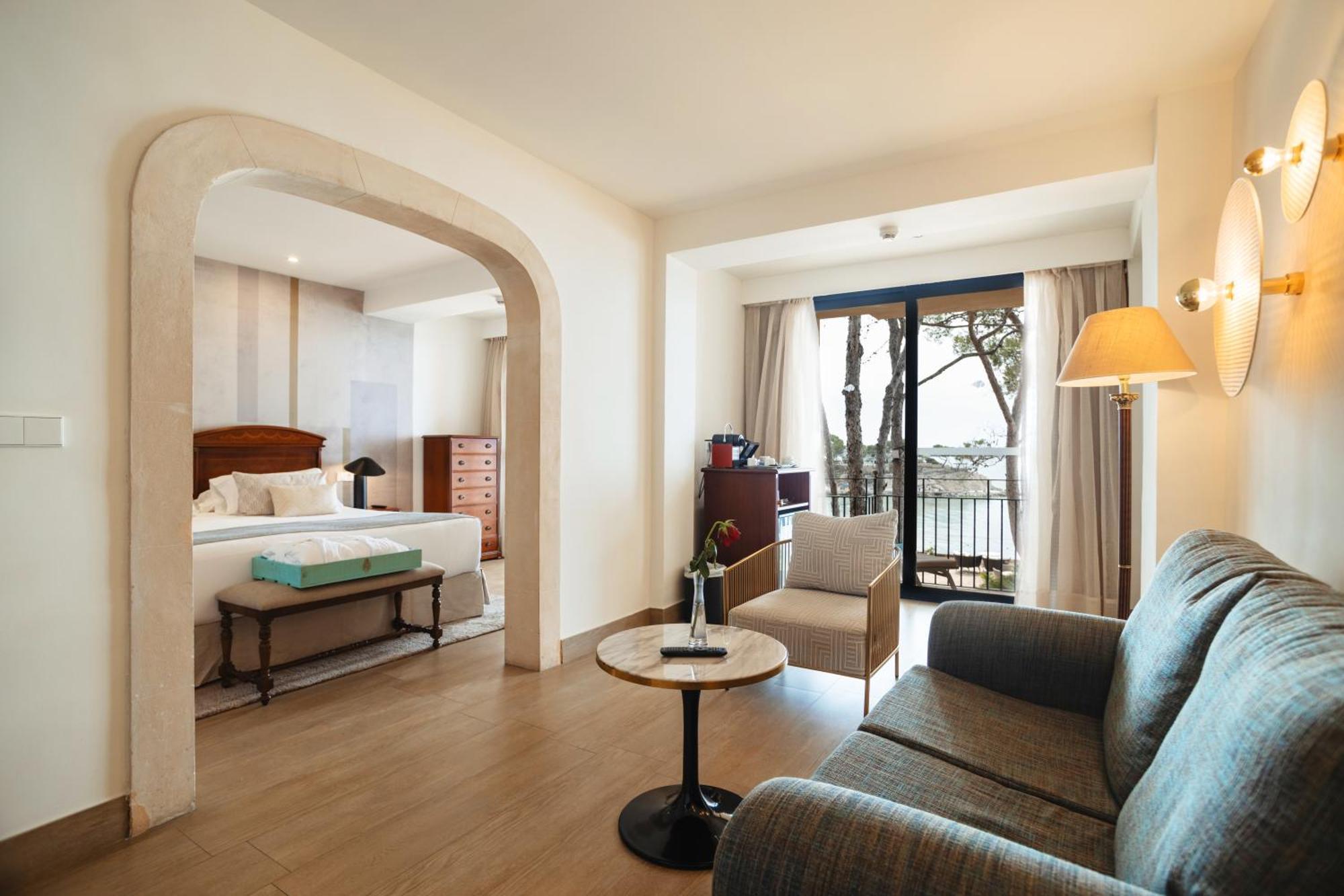 Secrets Mallorca Villamil Resort & Spa - Adults Only باغيرا المظهر الخارجي الصورة A suite at the hotel