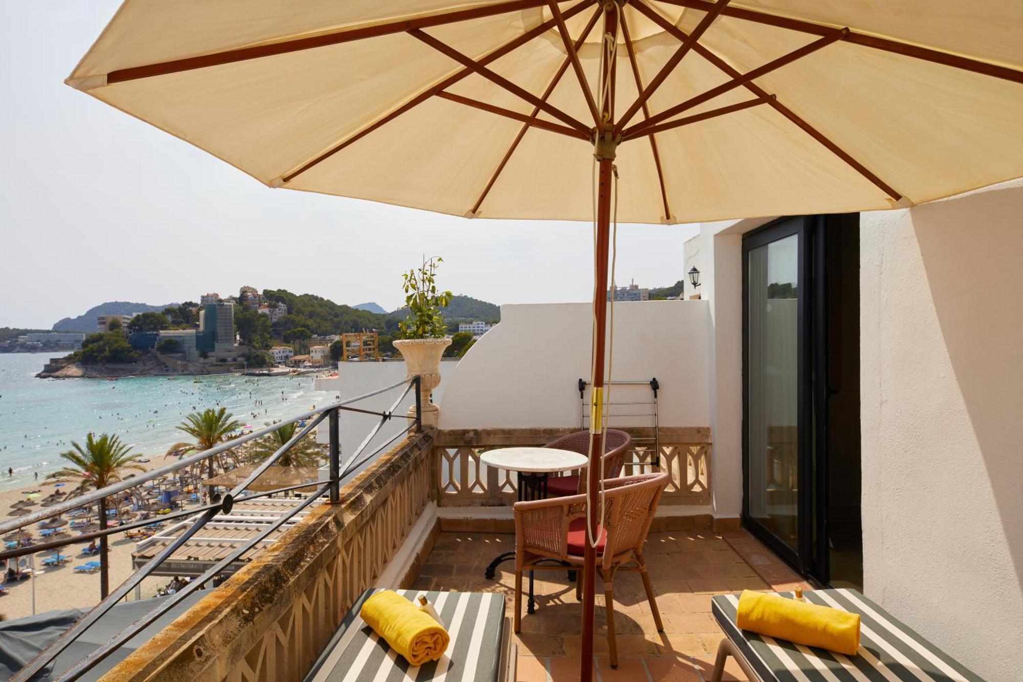Secrets Mallorca Villamil Resort & Spa - Adults Only باغيرا المظهر الخارجي الصورة A balcony with a parasol