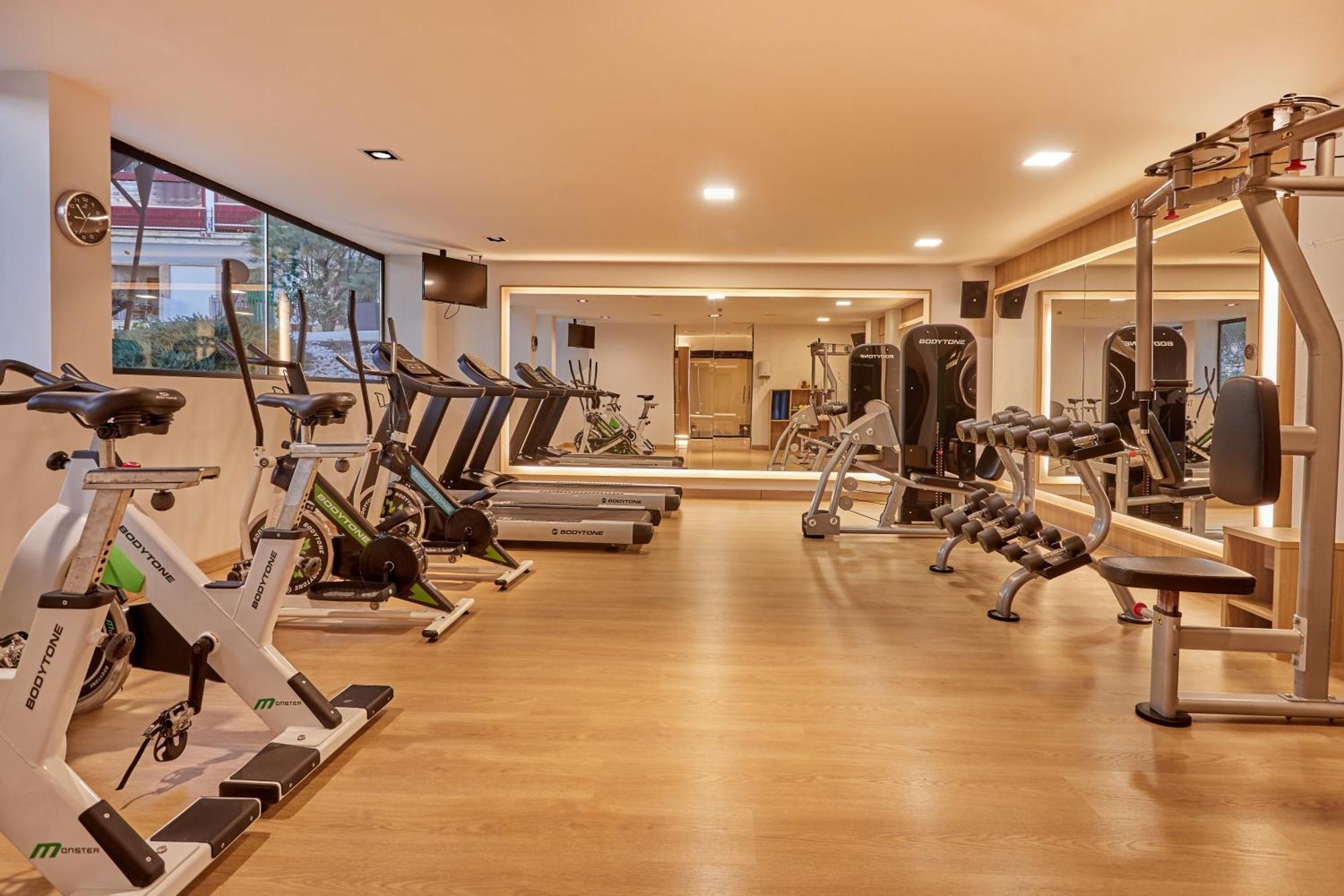 Secrets Mallorca Villamil Resort & Spa - Adults Only باغيرا المظهر الخارجي الصورة The gym at the hotel